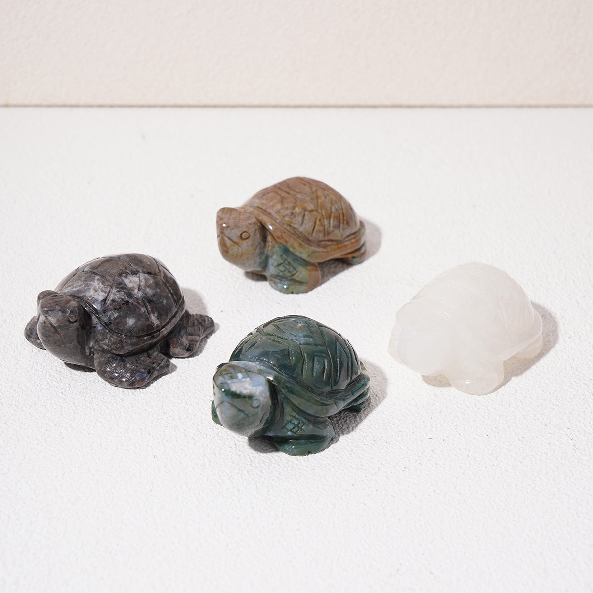 Small crystal animals carving party