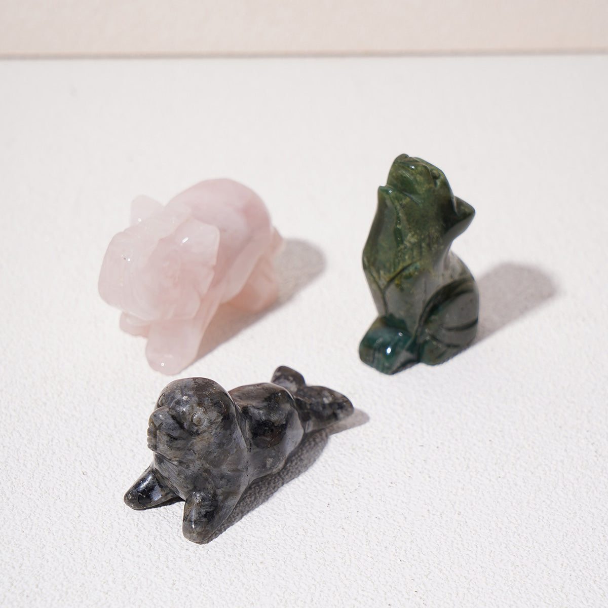 Small crystal animals carving party