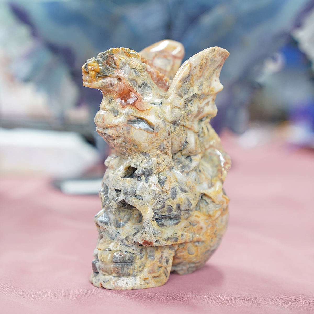 Carzy agate Carving dragon sitting on skull